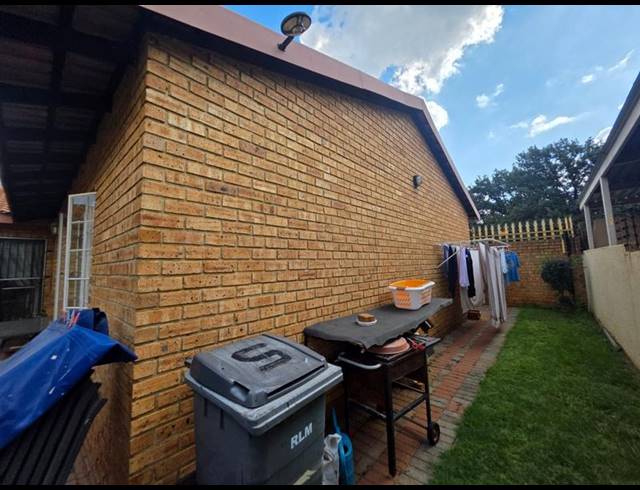 3 BEDROOM TOWNHOUSE FOR SALE IN EIKE PARK